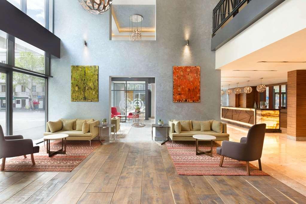Ramada Encore ティビリシ インテリア 写真